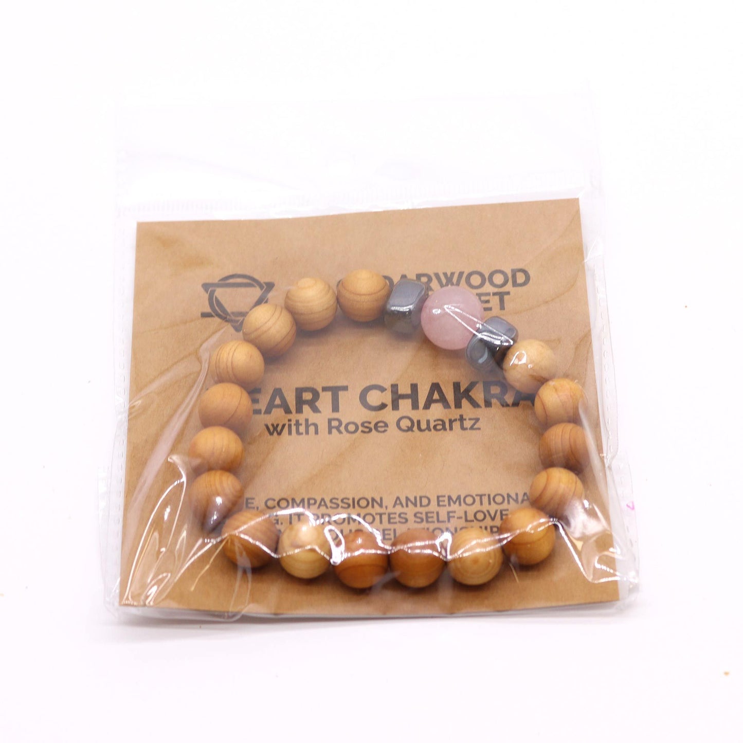 Herzchakra-Armreif aus Zedernholz mit Rosenquarz