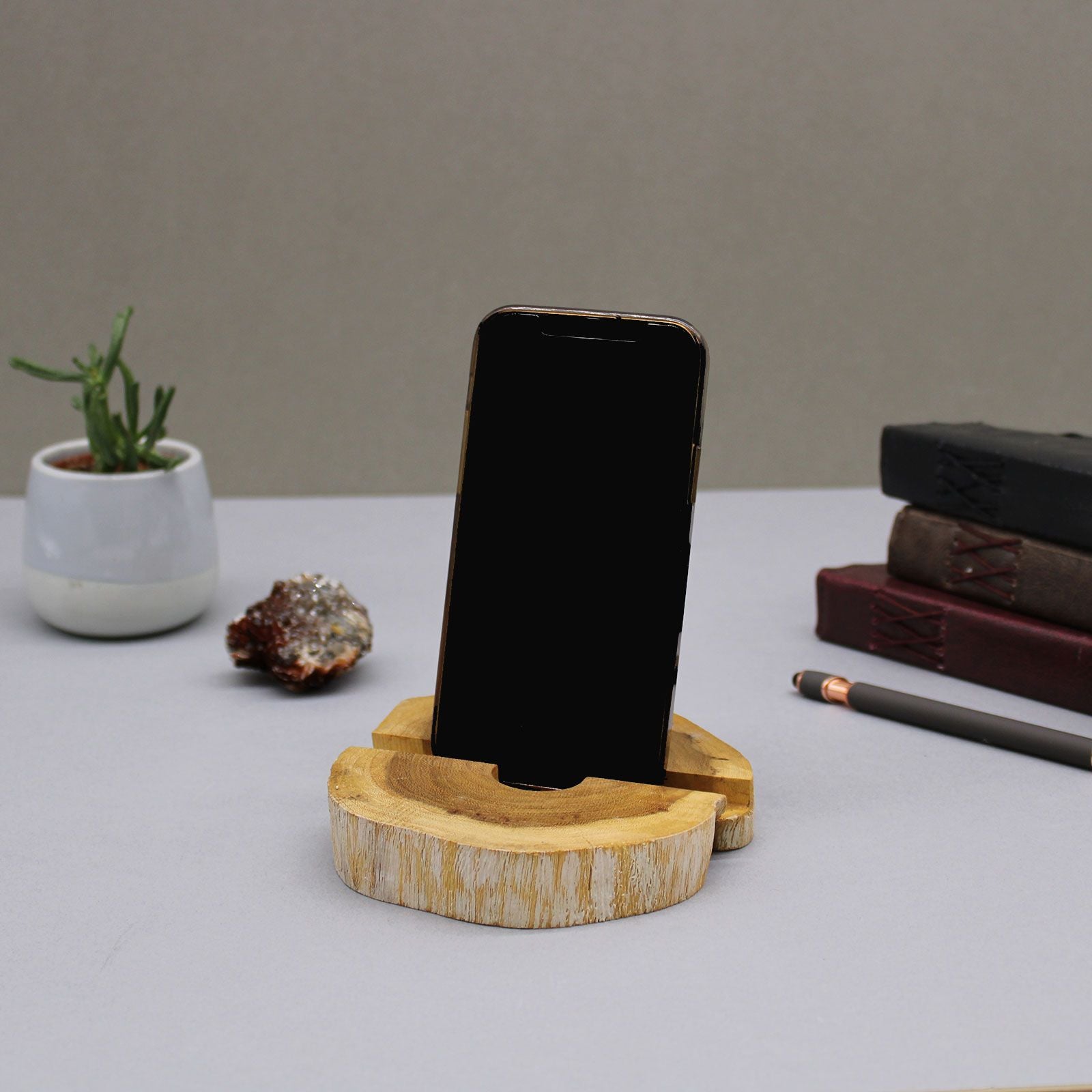 Large Gamal wood phone holder in whitewash finish – natural wood slice with live edges and central slot for smartphone | WoodenLandia